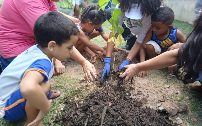 Alurb realiza atividades sustentáveis no Gigantinhos da Chã da Jaqueira
