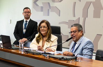 Senado instala Subcomissão de Prevenção e Tratamento do Câncer sob presidência da senadora Dra. Eudócia