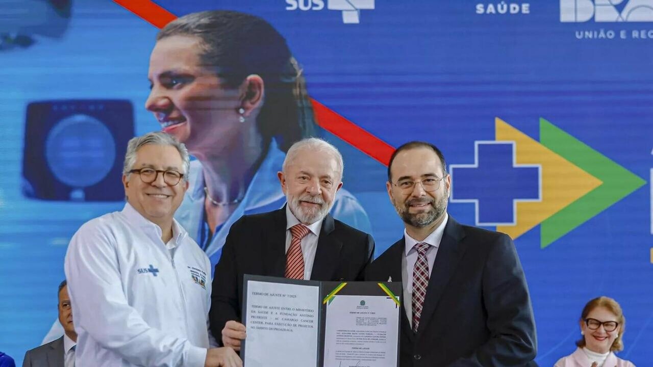 Lula lança programa para reduzir espera por médicos e exalta ex-ministra Nísia Trindade