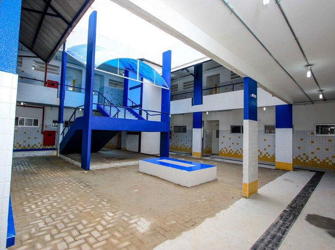 Rui Palmeira entrega escola reformada e autoriza construção de Cmeis