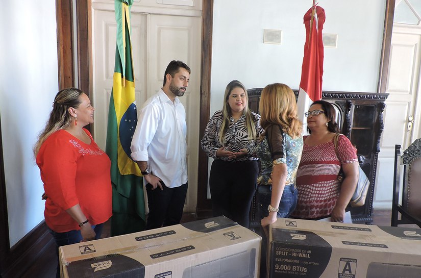Secult entrega condicionadores de ar para bibliotecas de Novo Lino e Japaratinga
