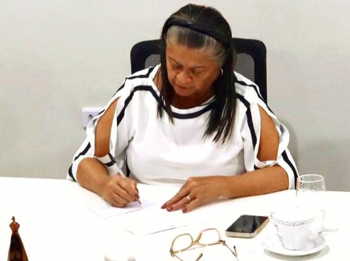 Prefeita Tia Júlia confirma rateio para a Educação e encaminhará Projeto de Lei à Câmara Municipal