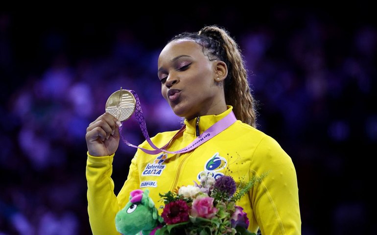 Ginasta Rebeca Andrade é bicampeã mundial do salto na Bélgica