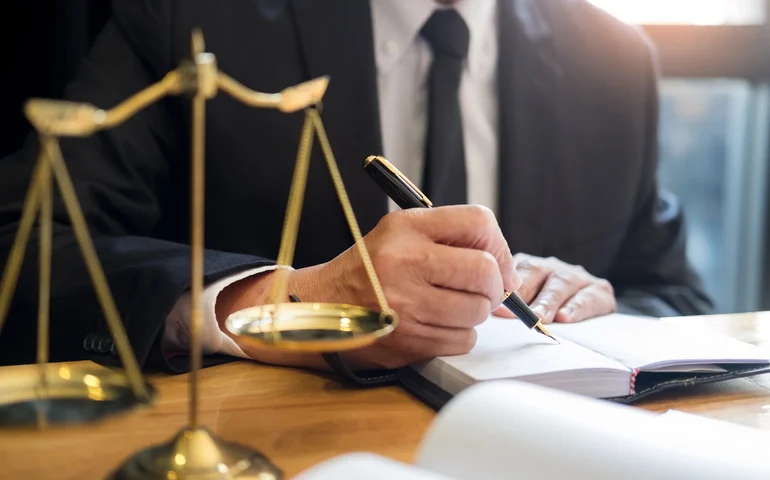 Grupo de Médicos Pede Afastamento de Advogado do CREMESP por Acusações de Violência e Exige Auditoria em Contas de R$ 300 Milhões