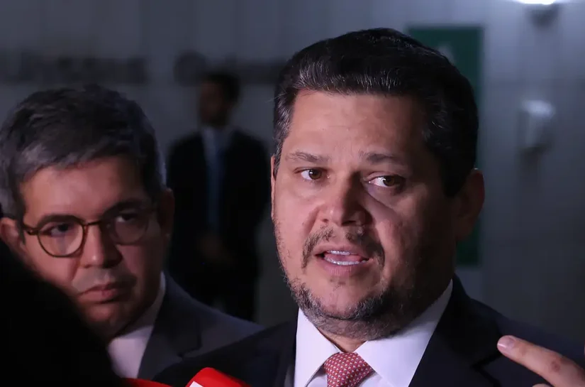 Alcolumbre envia PEC do fim da escala 6x1 para CCJ do Senado