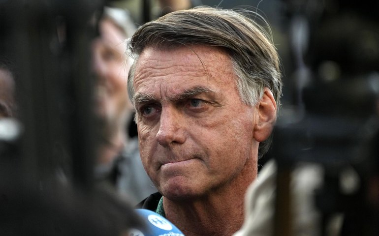 Jair e Eduardo Bolsonaro são indiciados pela PF em inquérito sobre atuação nos EUA