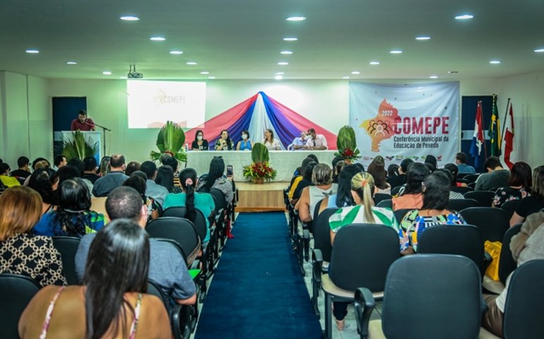 Conferência Municipal de Educação de Penedo reúne educadores na FRM