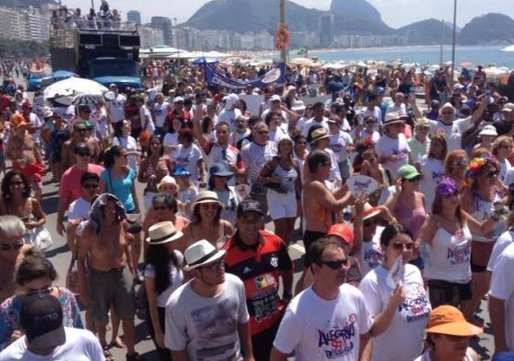 Com grandes e pequenos blocos, domingo foi de carnaval no Rio