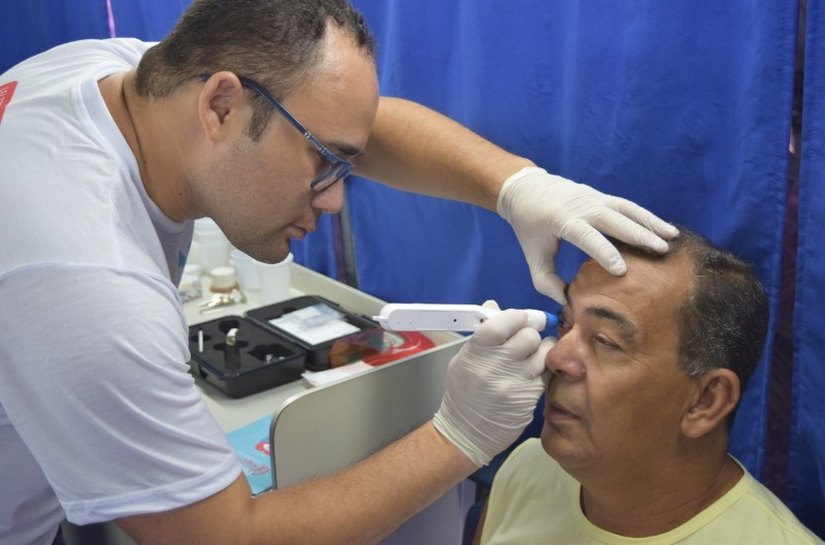 Ação oferece serviços oftalmológicos gratuitos na Praça da Assembleia
