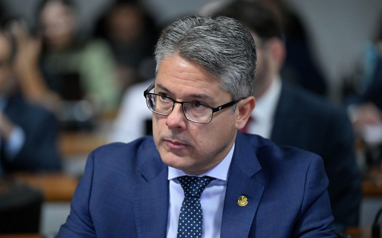 Relator da CPI reage e chama de 'ameaça' as críticas de ministros do STF após derrota de relatório