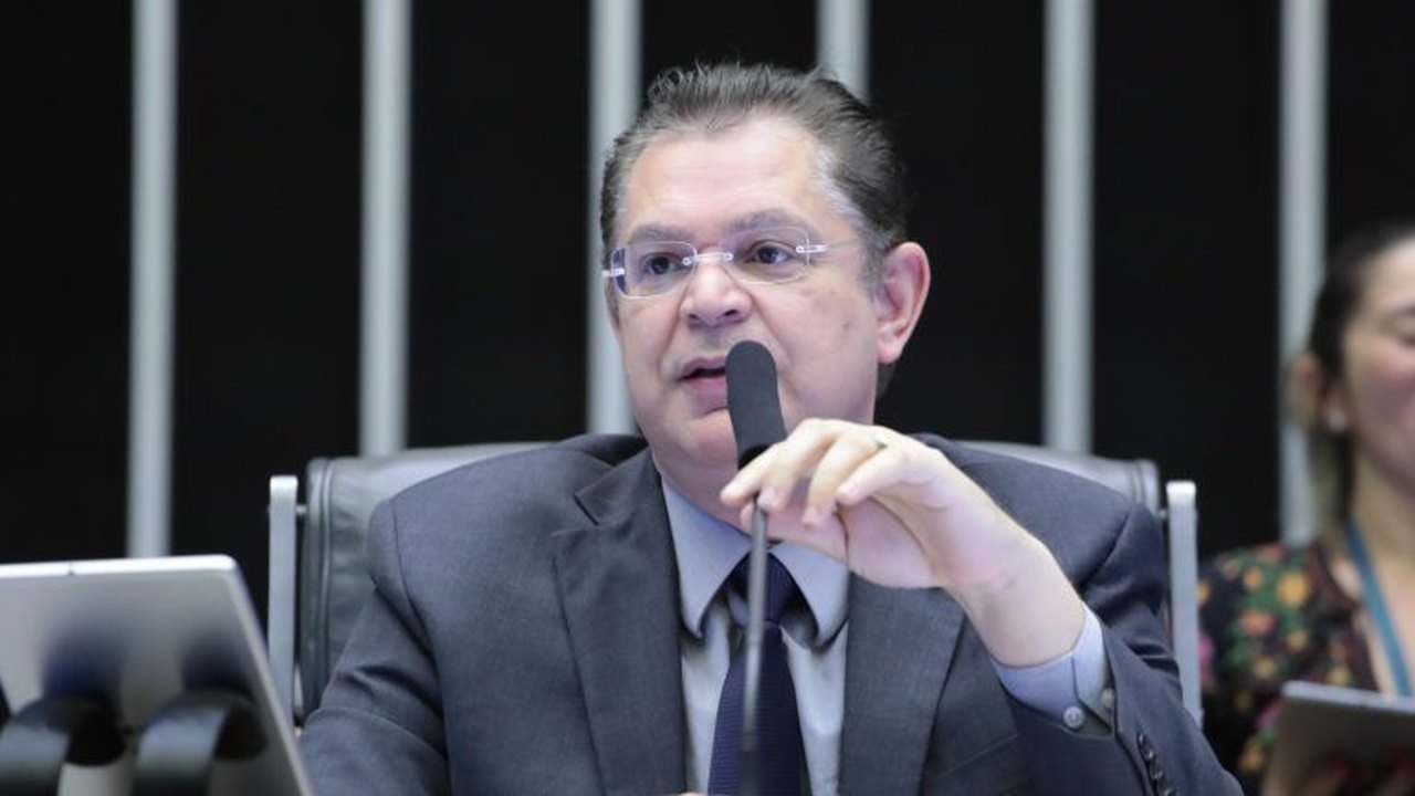 Líder do PL na Câmara diz que 'pessoalmente' é contra a cassação de Glauber Braga