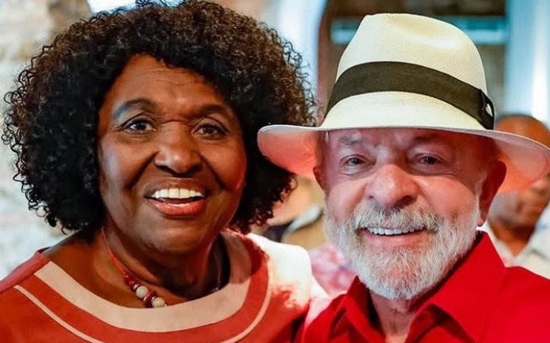 PT aposta em Benedita da Silva para reverter crise após ala de desfile que homenageou Lula desagradar evangélicos