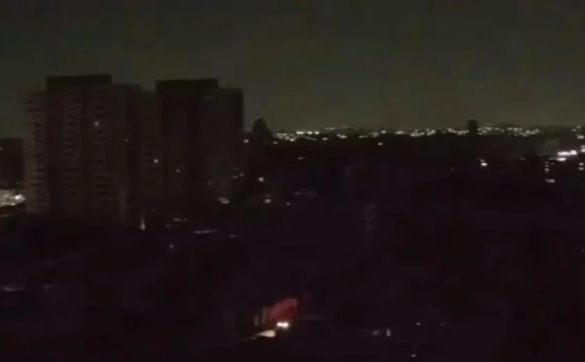 Apagão atinge quase todo o país após incêndio em subestação no Paraná