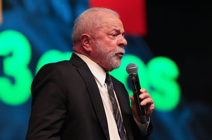 Lula sanciona com vetos lei que agiliza registro de agrotóxicos no Brasil