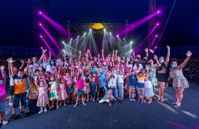 Crianças em situação de vulnerabilidade social têm noite mágica no circo