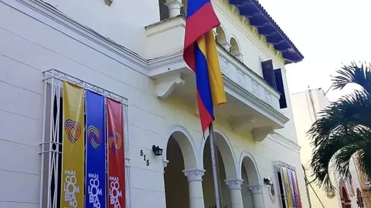 De La Espriella anuncia fechamento da embaixada da Colômbia em Cuba