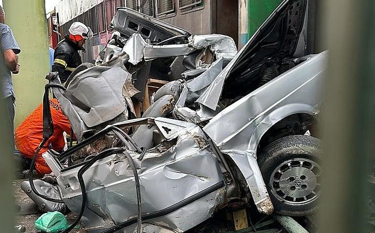 Motorista morre no HGE após ter o carro esmagado em choque com o trem em Satuba