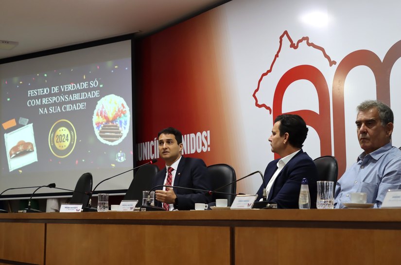 MP se reúne com prefeitos e reapresenta ferramenta para controle e transparência de gastos públicos com festividades