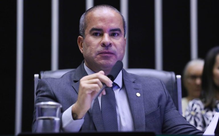 Projeto aumenta pena para tráfico de drogas ou porte ilegal de arma via drone