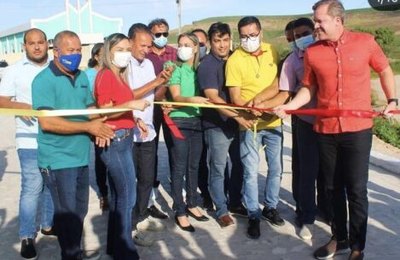 Fernanda Cavalcante entrega mais um conjunto de obras para o povo de São Luís do Quitunde