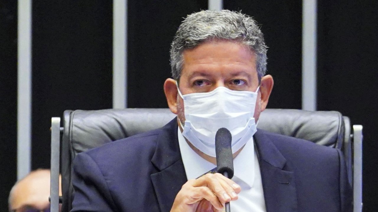 Lira suspende retorno presencial na Câmara por tempo indeterminado