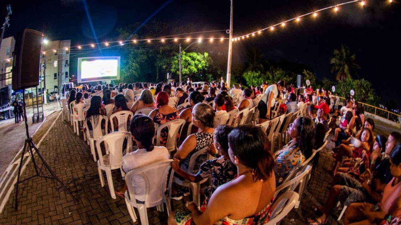 Prefeitura de Maceió levou cinema itinerante para mais quatro bairros da capital