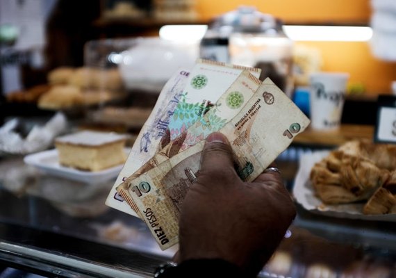 Argentina anuncia aumento de tarifas de água, eletricidade e gás em até 150%