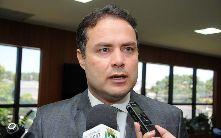 Renan Filho participa da entrega de casas em Santa Luzia do Norte, nesta segunda-feira