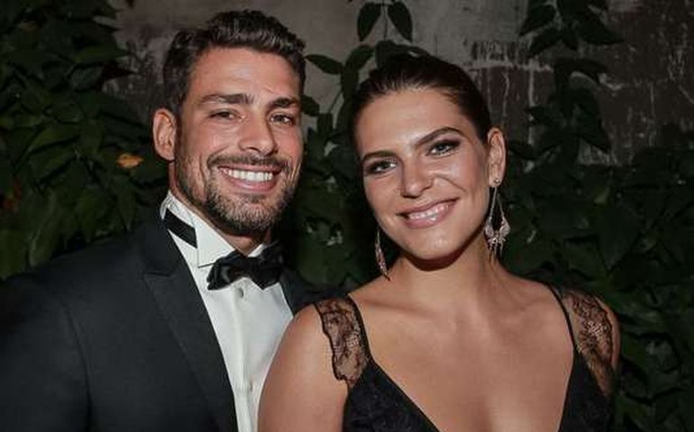 Cauã Reymond e namorada, Mariana Goldfarb, estão morando juntos há mais de 1 mês