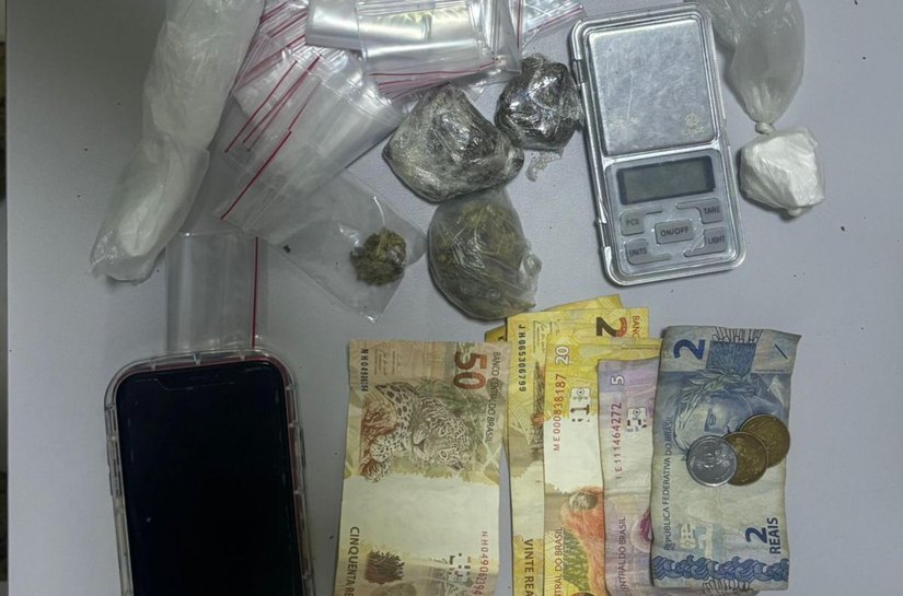 Após denúncia, PM identifica ponto de comércio de drogas e apreende maconha e cocaína em Maceió