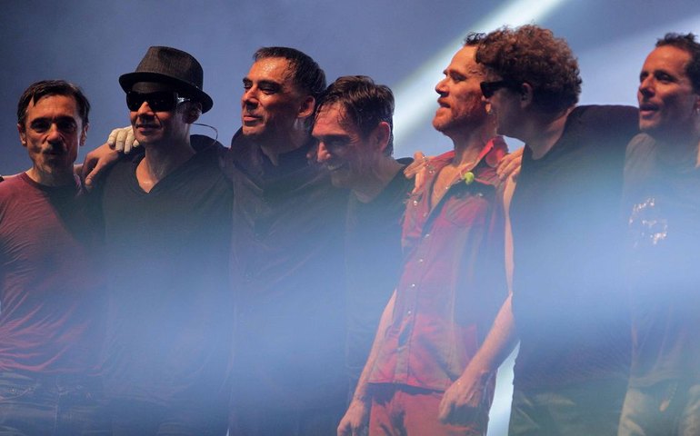 Titãs anunciam retorno com sete integrantes originais