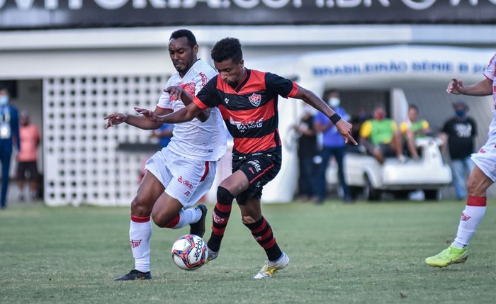 CRB empata fora de casa e se mantém na vice-liderança da Série B CRB empata fora de casa e se mantém na vice-liderança da Série B