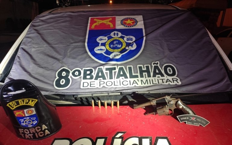 Equipes da PM apreendem três armas de fogo e recuperam veículo irregular no estado