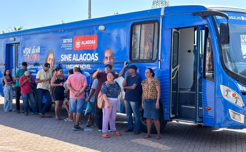 Programa social 'É a Minha Vez' realiza ação para moradores do Jacintinho