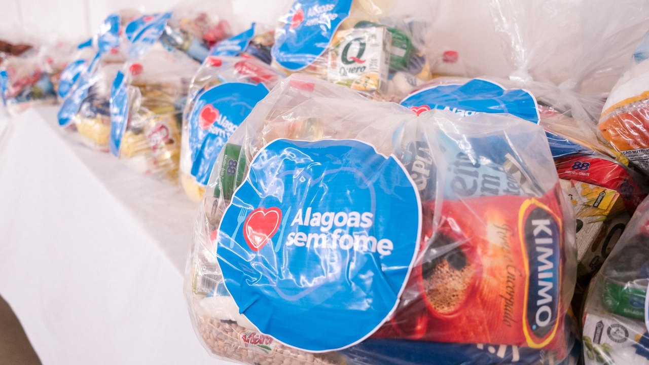 Gestantes e idosas atendidas por centro espírita são beneficiadas com doação do Alagoas sem Fome
