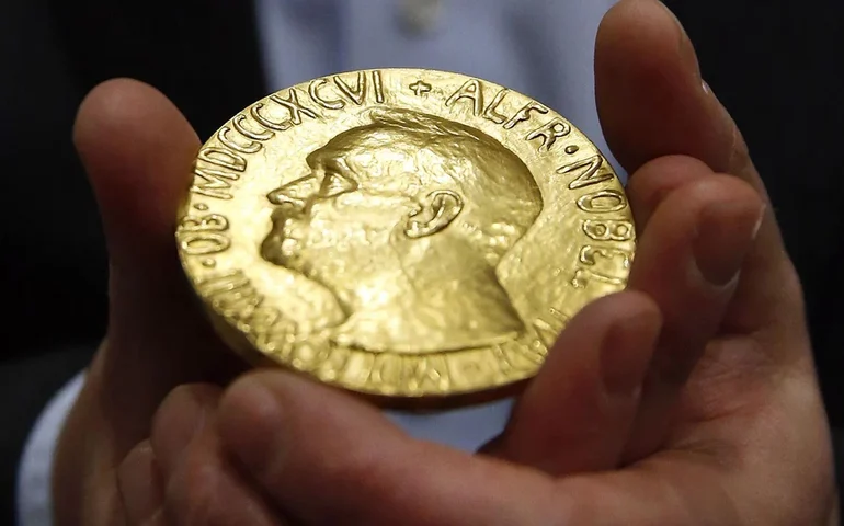 Trio ganha Nobel de Economia de 2025 por trabalho sobre inovação