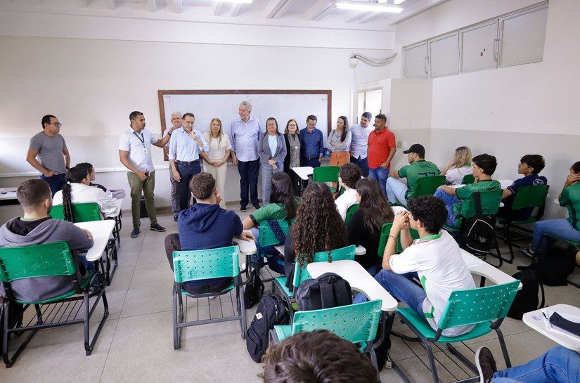 Prefeita Tia Júlia participa de entrega de equipamentos e inauguração de vestiário no IFAL de Palmeira