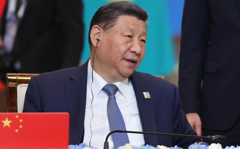 Xi Jinping chega ao Peru para a Cúpula da APEC e inauguração do mega-porto no Pacífico
