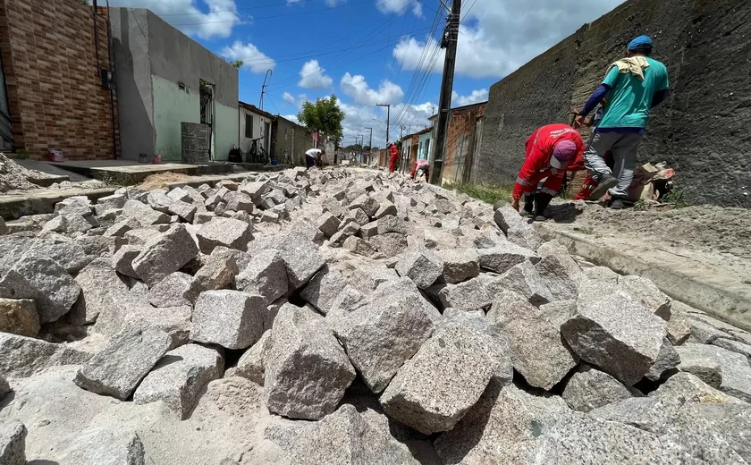 Prefeitura de Penedo amplia investimento em pavimentação de ruas