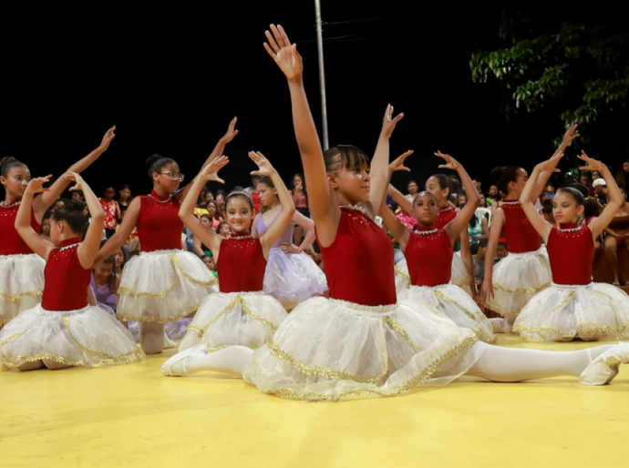 Lindas apresentações na primeira noite do Projeto Cultural EducArte encanta a comunidade de Luziápolis
