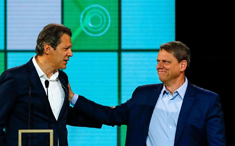 Debate: Consignado do Auxílio entra no alvo e Tarcísio usa discurso de Bolsonaro