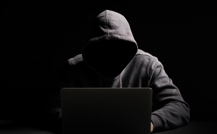 Ex-namorado é preso por stalking e ameaça a mulher em escola de Maceió