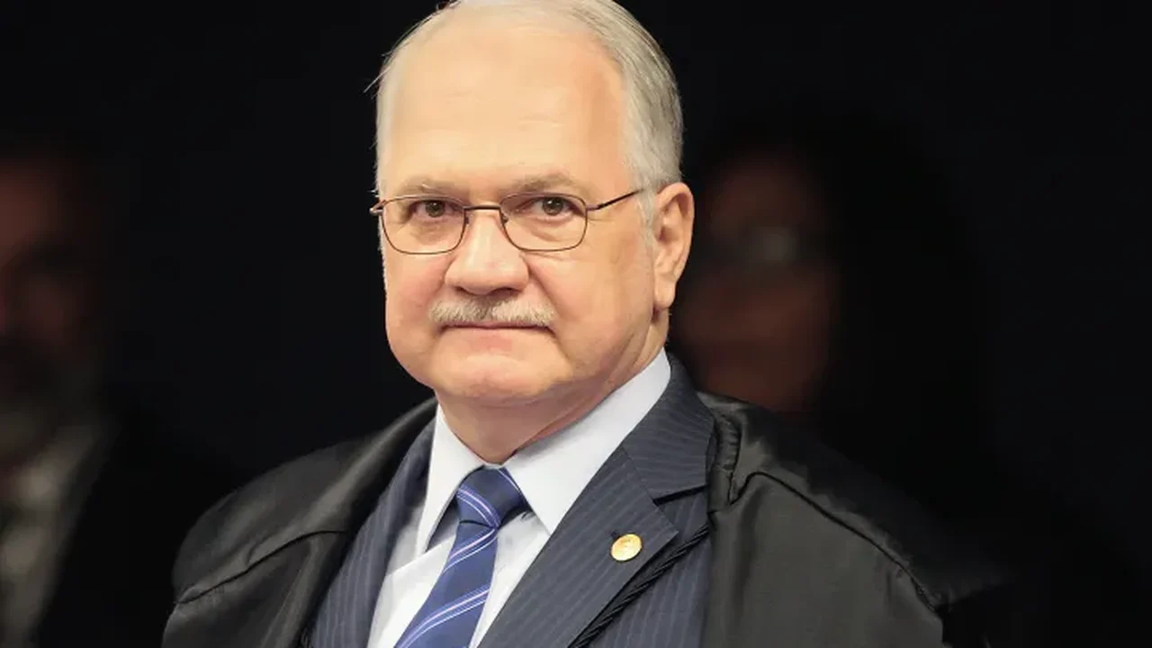 Fachin decidirá se Fux continuará julgando trama golpista após mudança de Turma no STF