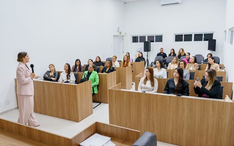 Arapiraca encerra mês das mães com conscientização sobre violência obstétrica e saúde mental na maternidade