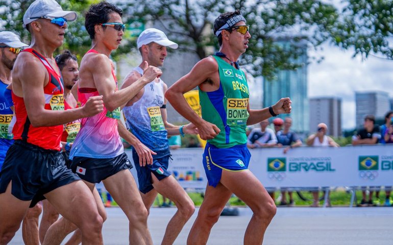 Caio Bonfim e equipe feminina conquistam bronze no Mundial de Marcha