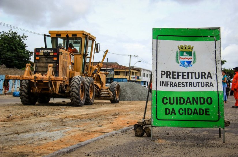 Rui Palmeira vistoria obras para reordenamento na região da BR-316