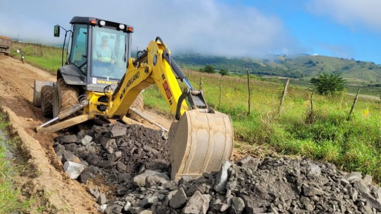 Prefeitura de Branquinha segue realizando serviços de recuperação das estradas