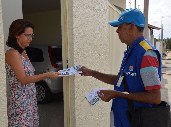 Prefeitura de Coruripe realiza entrega dos carnês para pagamento do IPTU