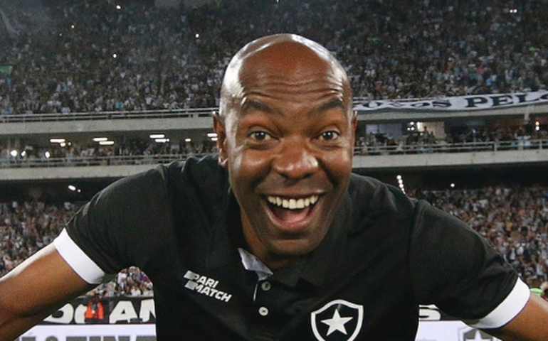 Botafogo anuncia retorno de Cláudio Caçapa como técnico interino