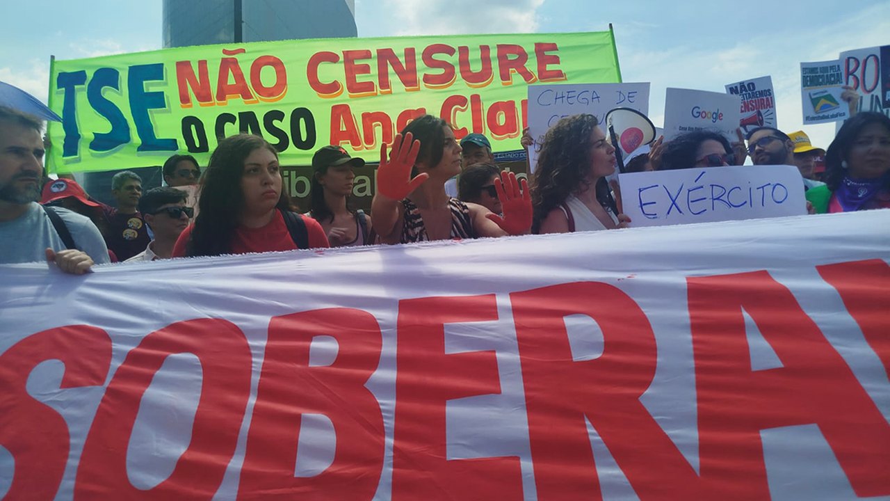 Caso Ana Clara: ativistas protestam no TSE contra decisão de Mendonça